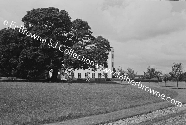 GLIN CASTLE  FROM AVENUE EAST